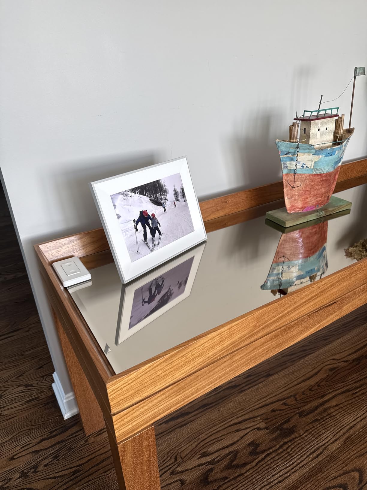 Aura HD Digital Picture Frame | Carver: The Best Frame for Gifting customer photo 2