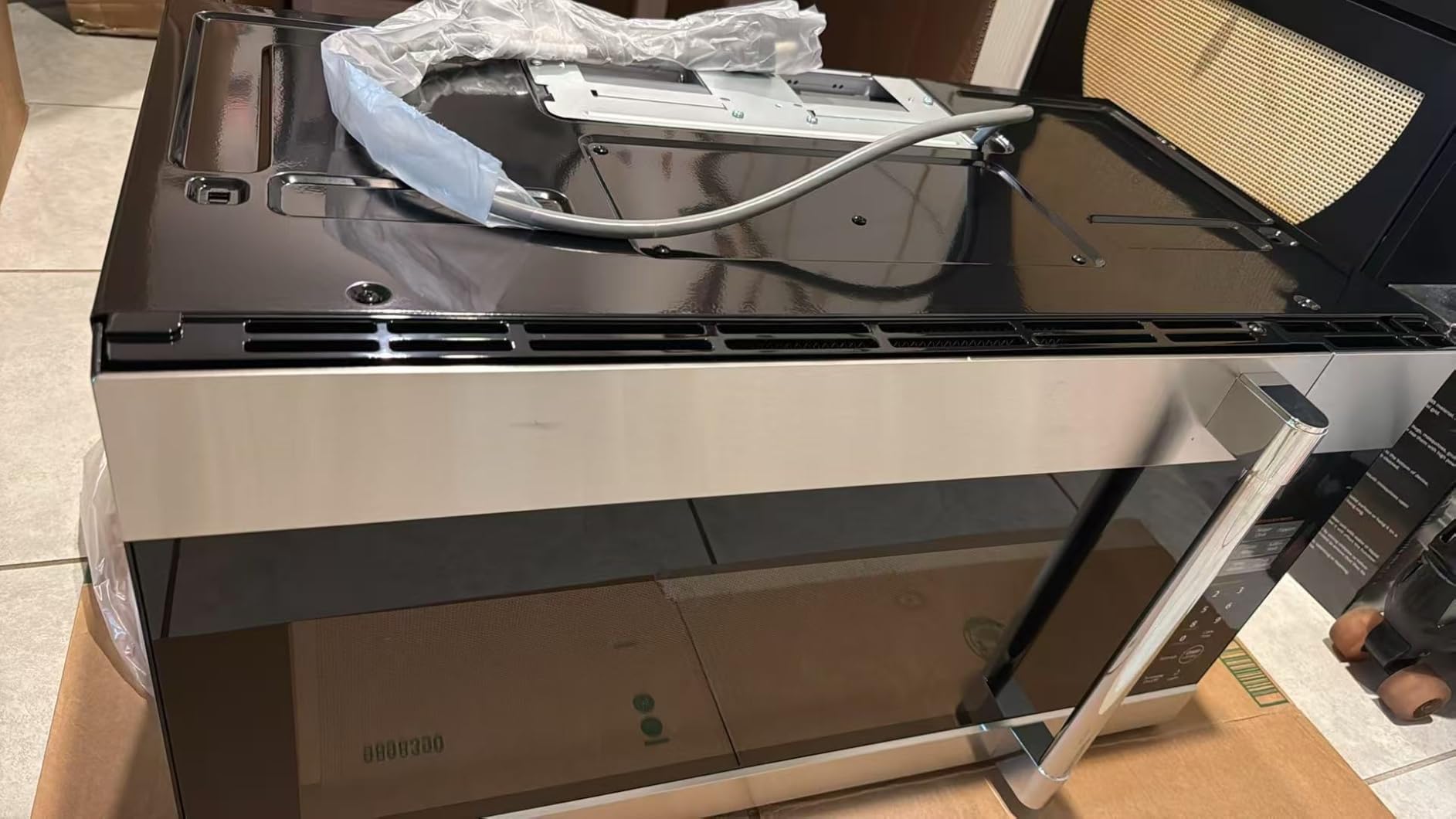 TOSHIBA Over-the-Range Microwave Oven, 1.9 Cu.Ft, 1000W, Stainless Steel customer photo 2