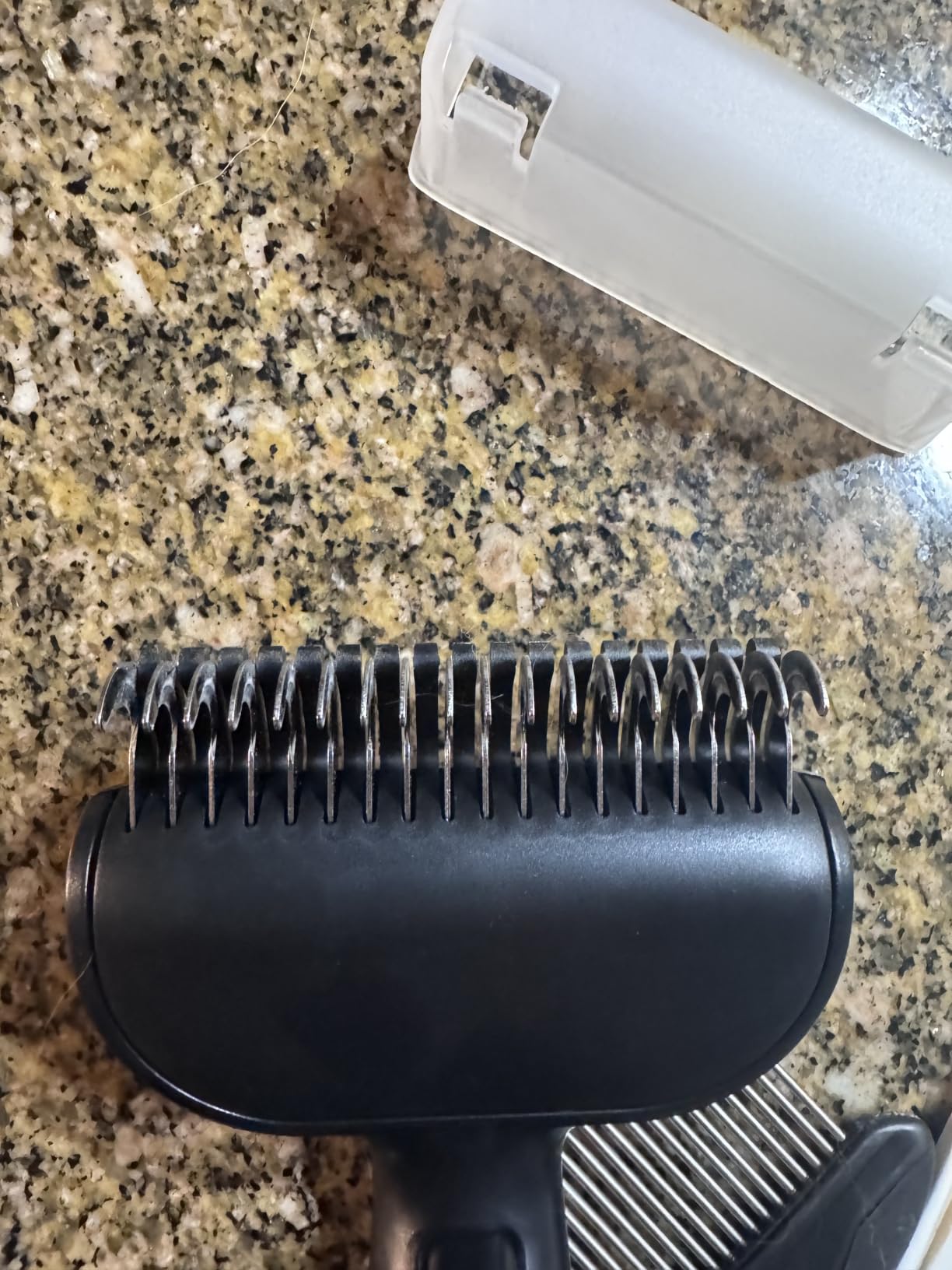 Pecute Self-Cleaning Undercoat Rake for Dogs Cats with Long/Double Coats customer photo 1