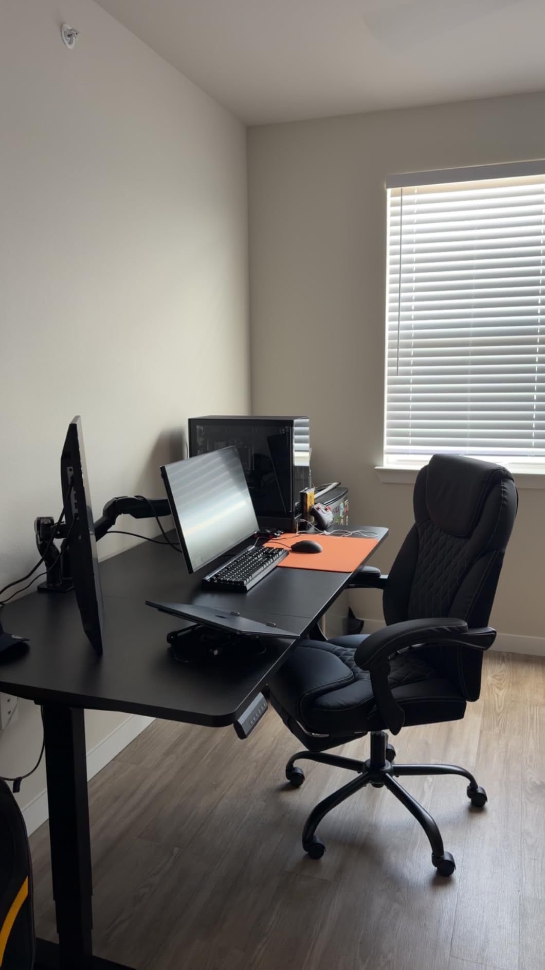 amseatec Big and Tall Office Chair, Reclining Executive Chair with Footrest customer photo 2