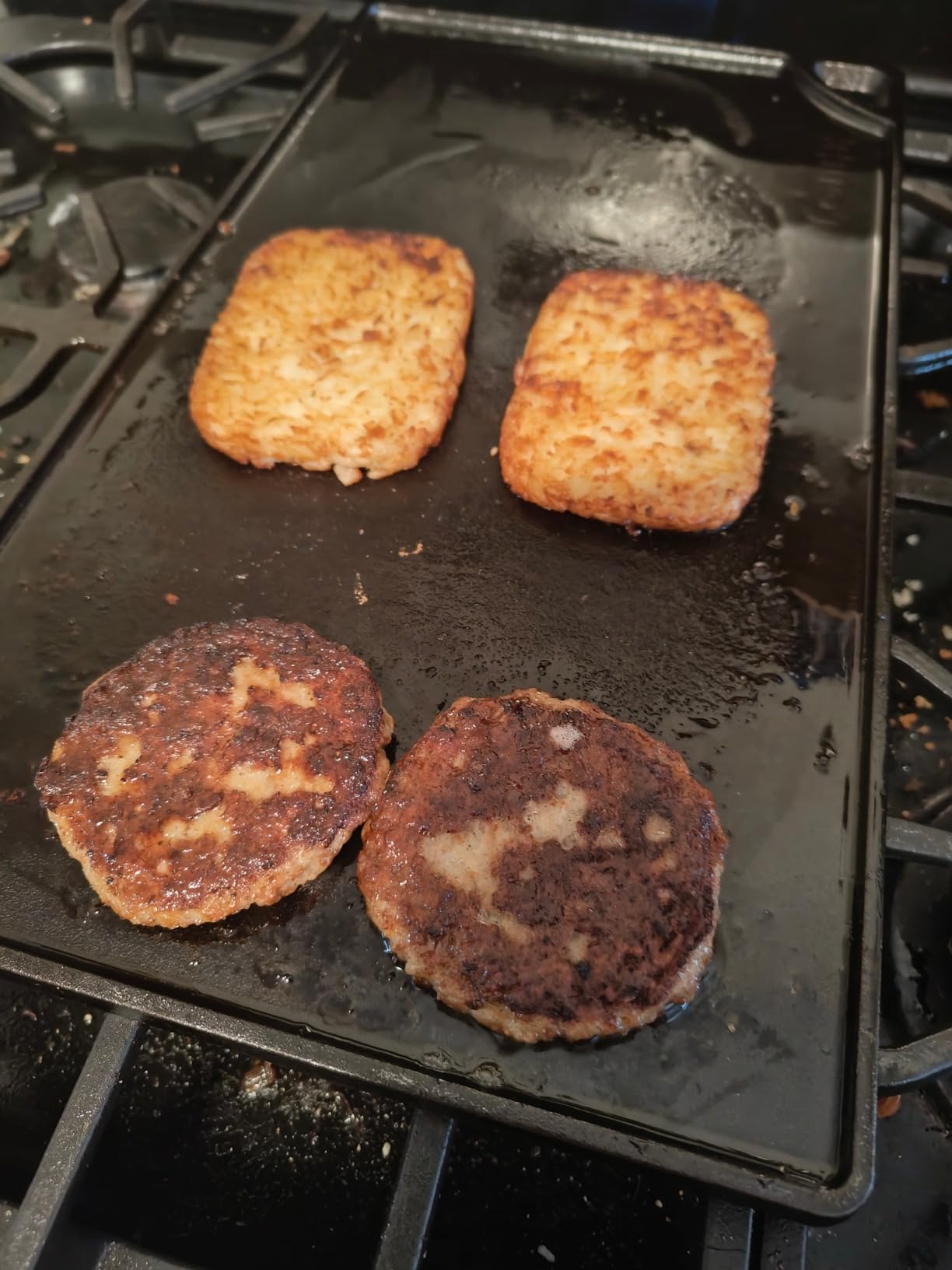 Lodge Reversible Cast Iron Grill/Griddle Pan XL, 16.75 x 11.5 Inches customer photo 2