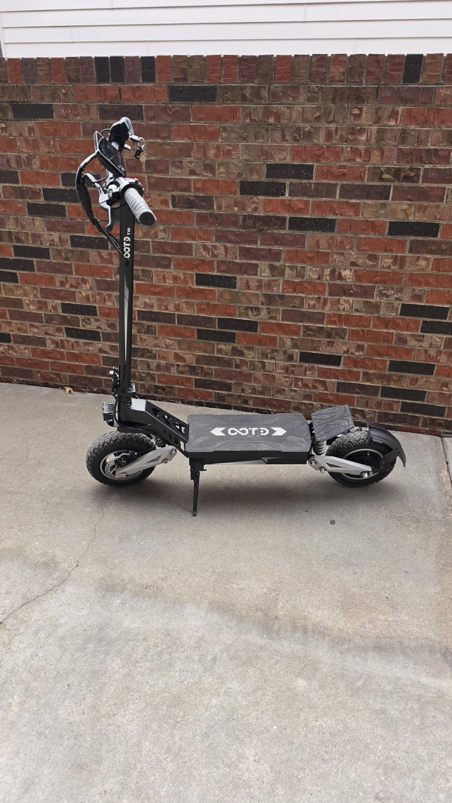 T10 Electric Scooter for Adults, 48V 18AH Battery Up to 46 Miles Long Range & Powerful Motor, 31 MPH Max Speed, 11 Inch All-Terrain Tires Folding Commuter E Scooter with Dual Suspension & LCD Display customer photo 1