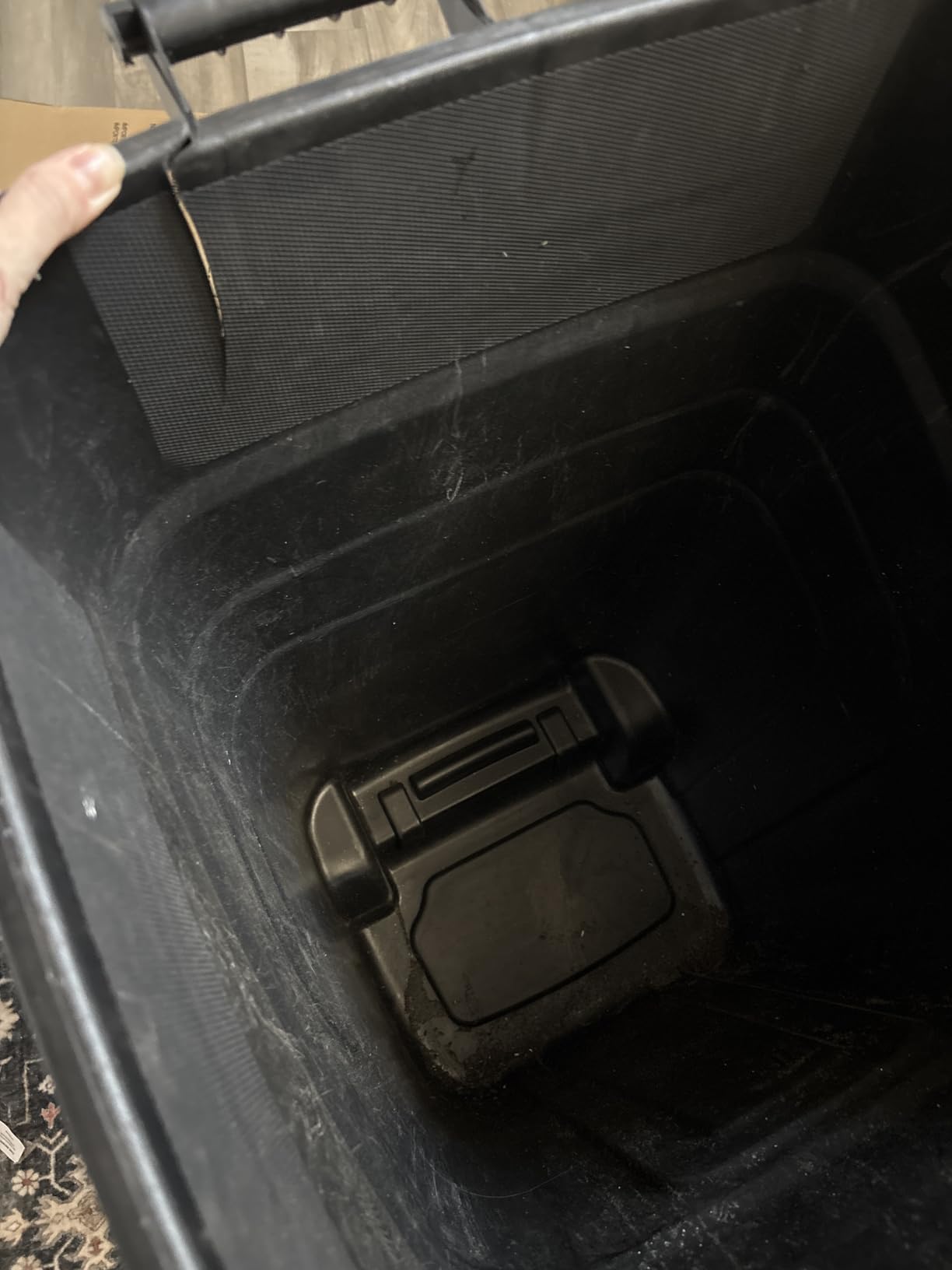 Outdoor Garbage Can with Lid, 32 Gallon Wheeled Large Trash Can, Snap Lid customer photo 1