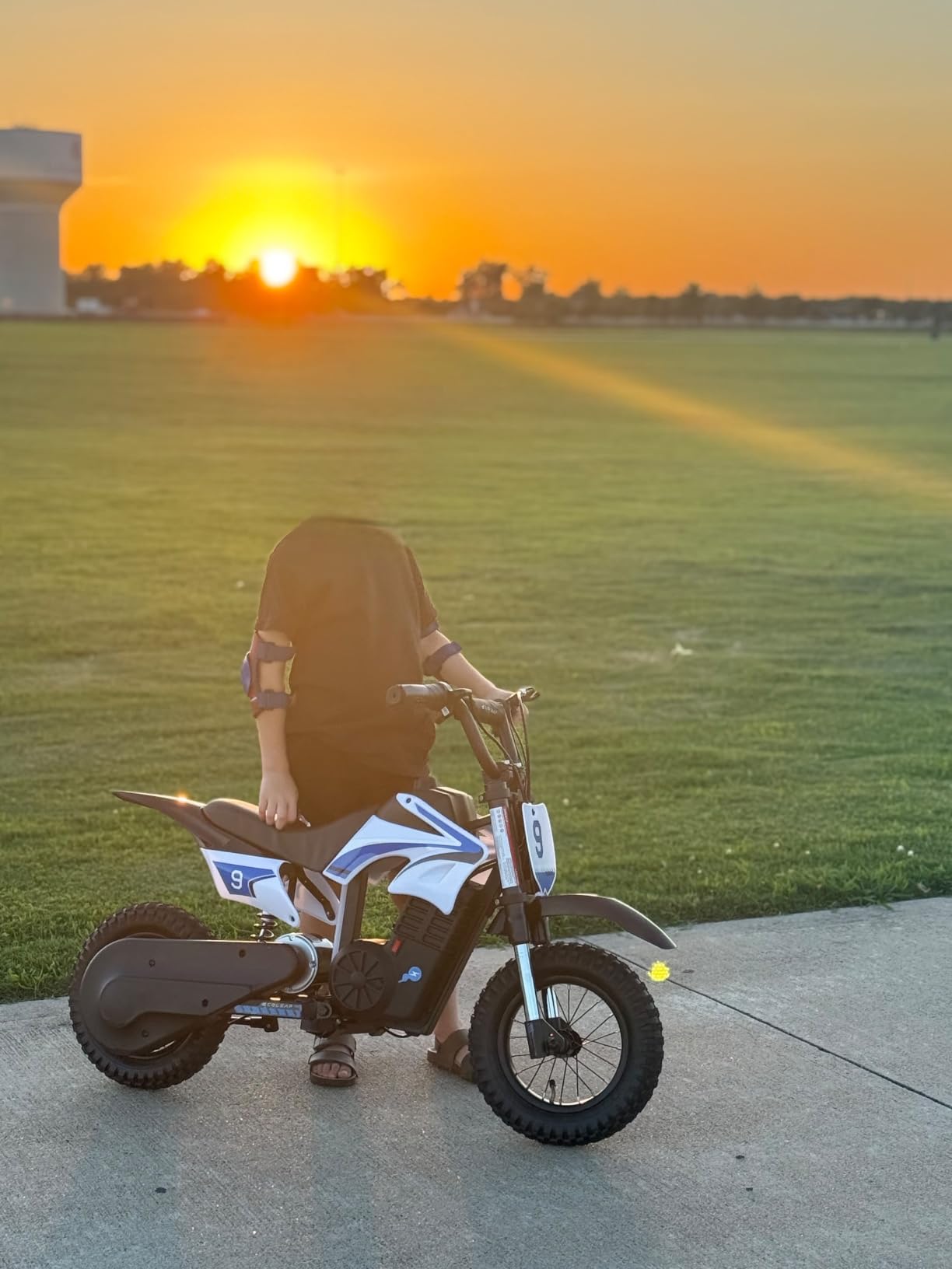 K1 Kids Electric Dirt Bike 36V Motorcycle,16MPH Fast Speed 14 Mile Long-Range,700W Peak 3-Speed Modes Electric Bike for Kids Ages 3-10 (Berry Red) customer photo 2