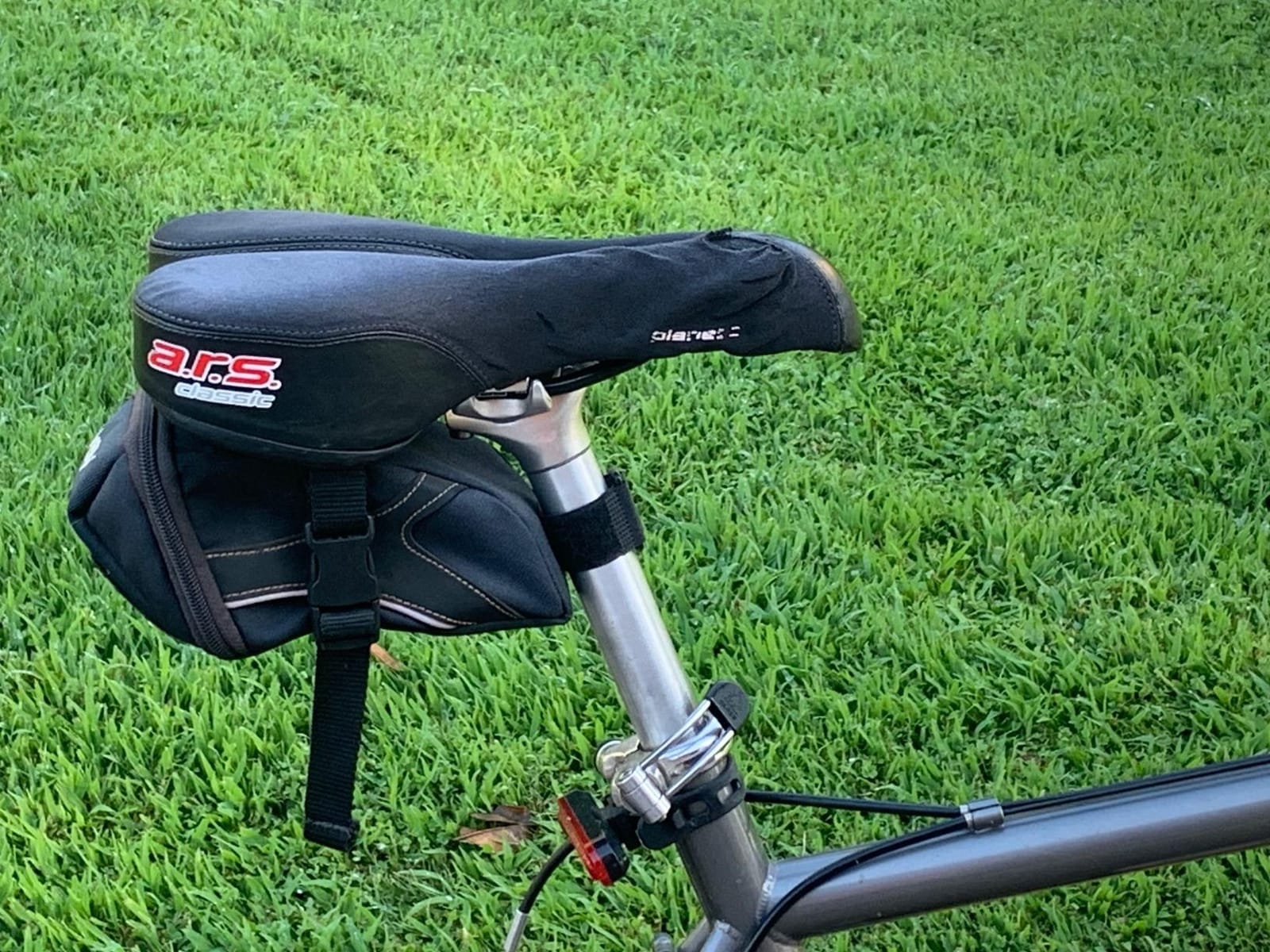 Planet Bike Anatomic Relief System Classic Bike Seat- Men customer photo 2