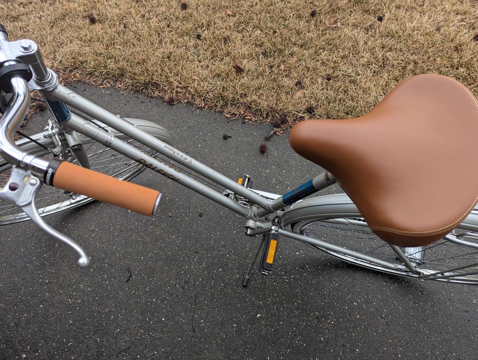 Bikeroo Wide Cruiser Saddle - Comfort Seat Fits Indoor & Outdoor Bicycles - Steel Spring & Elastomer Suspension - Memory Foam customer photo 1