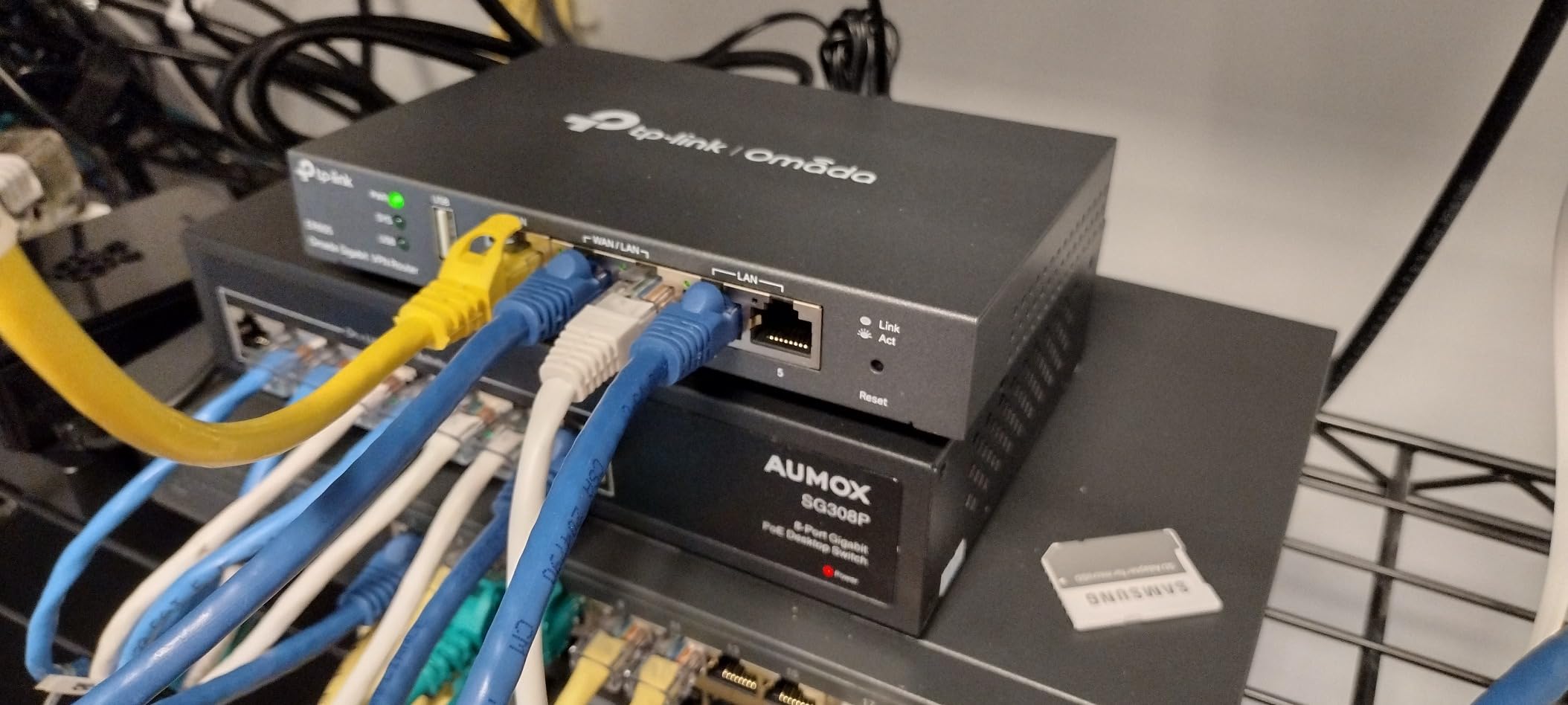 TP-Link ER605, Wired Gigabit VPN Router customer photo 1