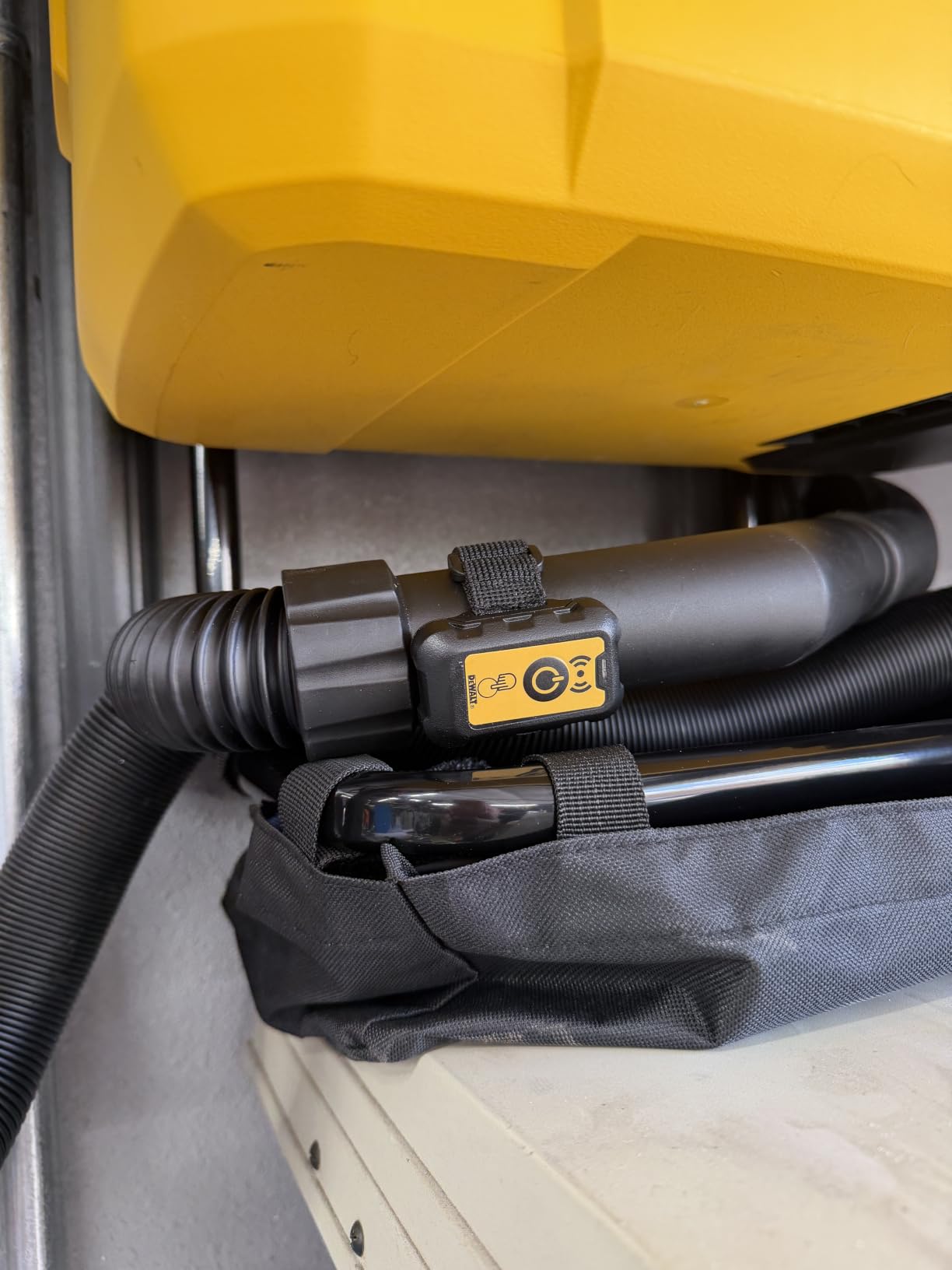 DEWALT Portable 6 Gallon 5 Horsepower Wall-Mounted Garage Wet Dry Vacuum Cleaner DXV06G customer photo 2