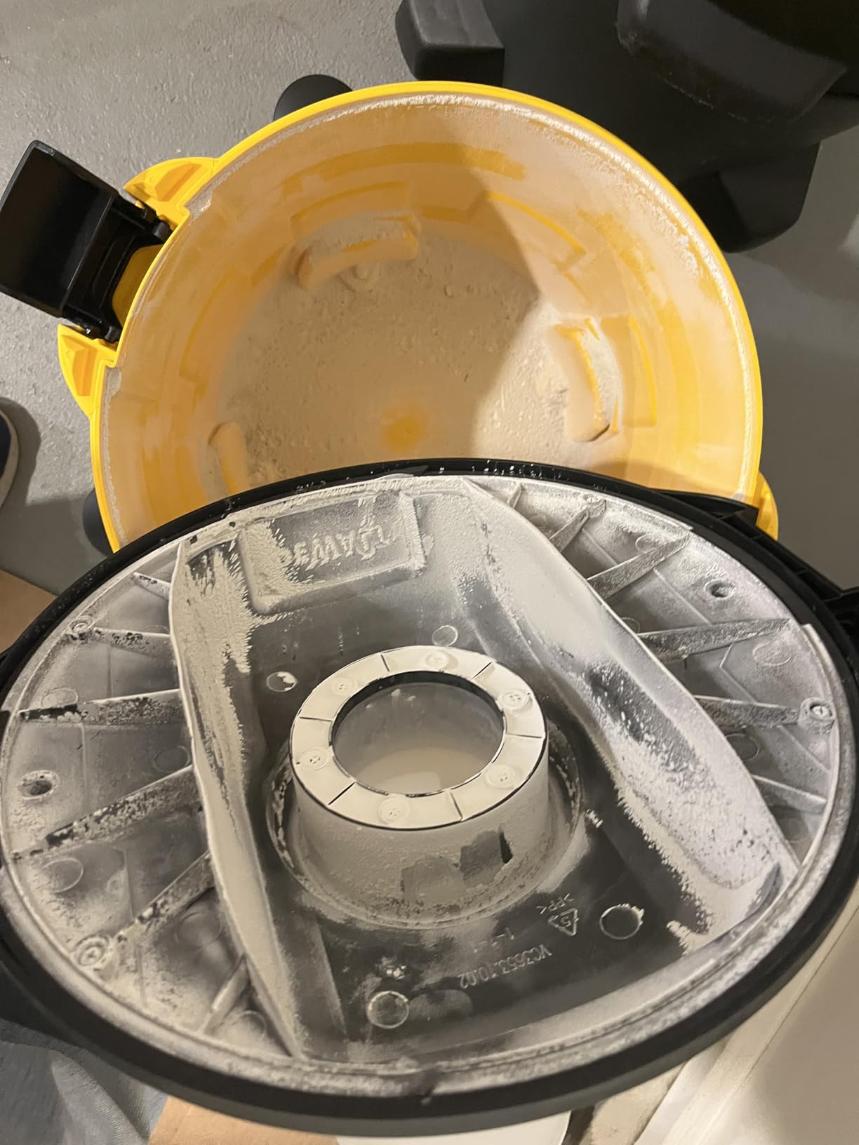 DEWALT 6 Gallon Dust Separator for Wet/Dry Shop Vacuums,DXVCS002 customer photo 2