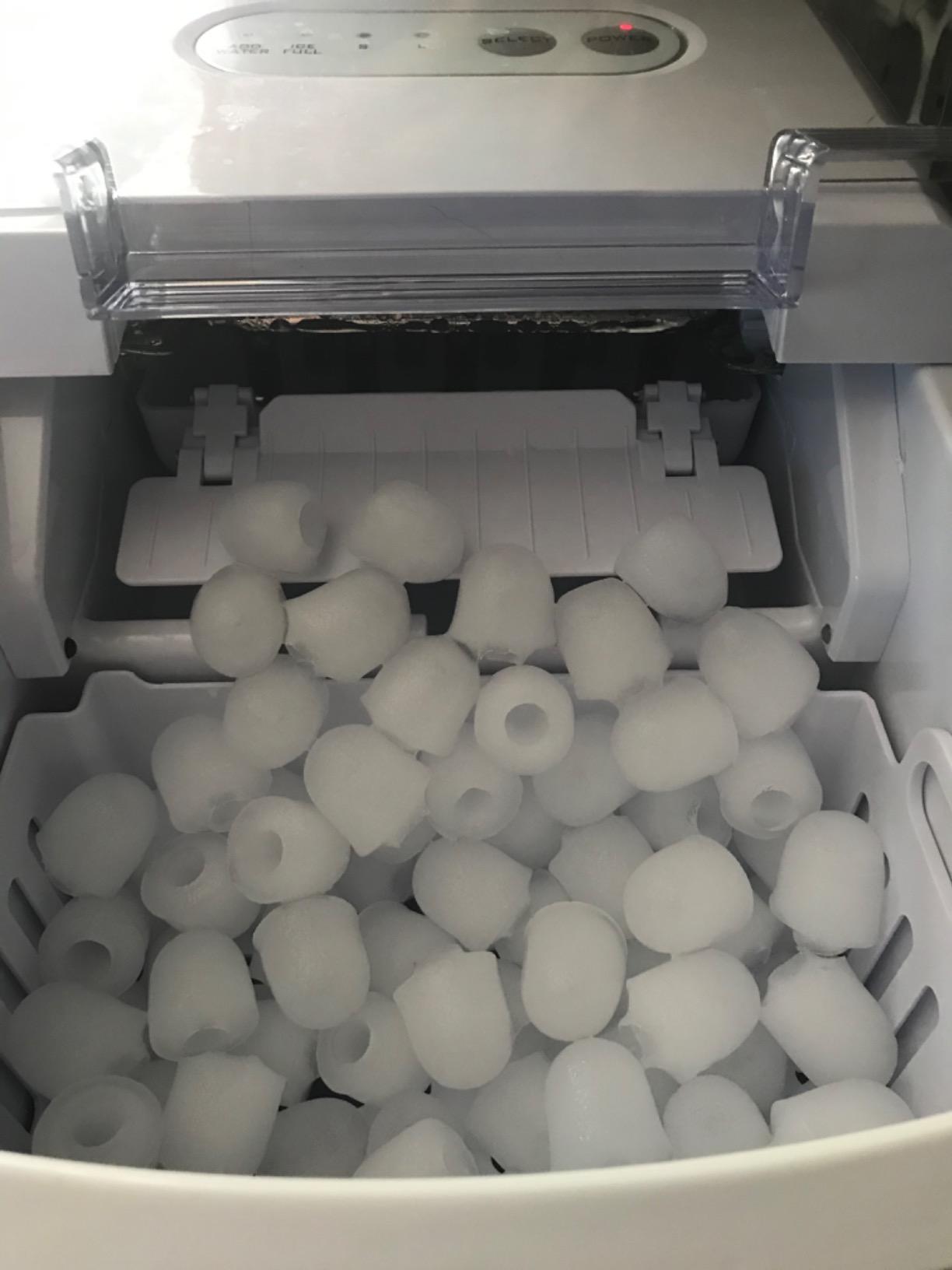 Igloo Handled Portable Ice Maker with Scoop - Ice Maker with LED Control Panel & 1 Quart Water Tank - Ice Cube Maker Produces 26 Lbs. of Ice in 24 Hours with 9 Large or Small Cubes In 7 Minutes- Black customer photo 1