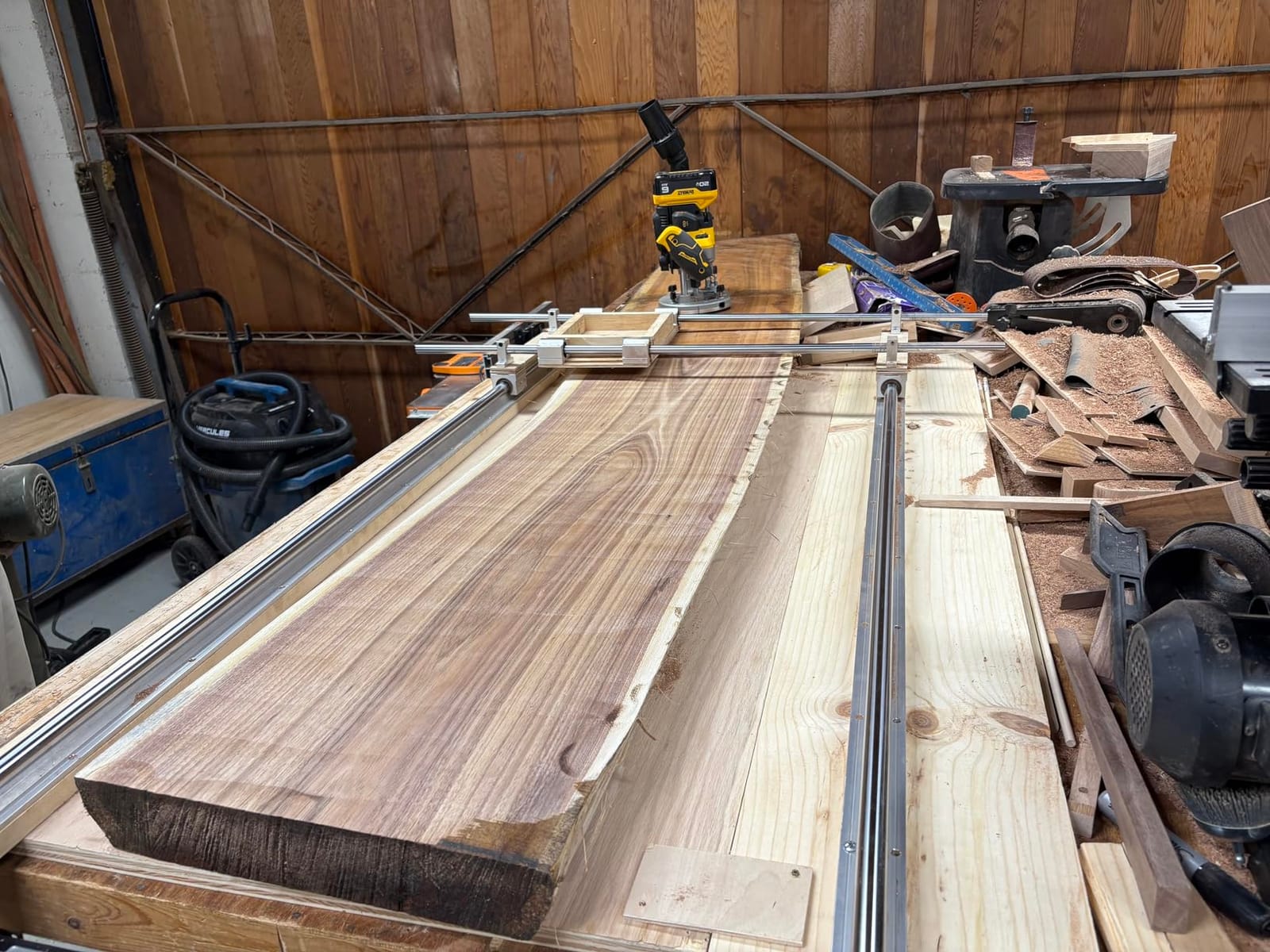 DEWALT 20V MAX XR 2-1/4 Peak HP Plunge Router (Tool Only) (DCW620B) customer photo 1