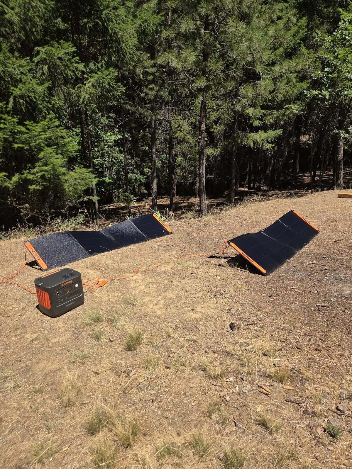 Jackery Explorer 2000 v2 and 2x200W Solar Panels, 2042Wh, 2200W AC Output customer photo 1
