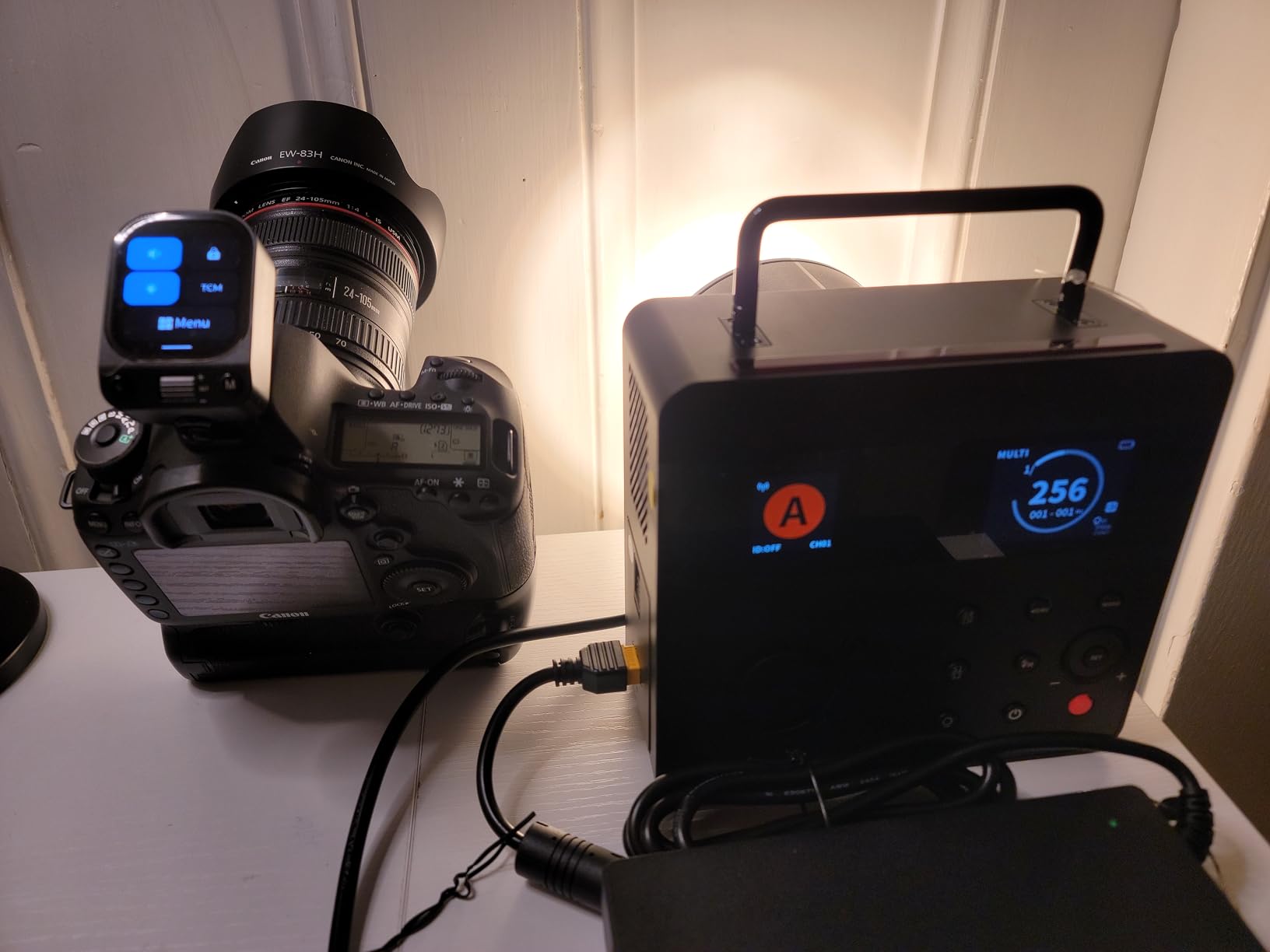 NEEWER Q6 600Ws 2.4G TTL Outdoor Studio Flash with App Control 1/8000 HSS customer photo 1