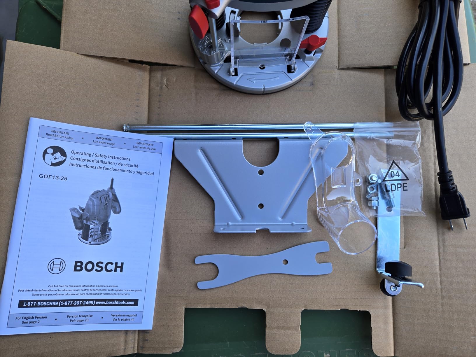 BOSCH GOF13-25 1-3/4 HP Mid-Size Plunge Router - 11,000 to 28,000 RPM, Ergonomic Design, With Detachable Parallel Guide customer photo 1