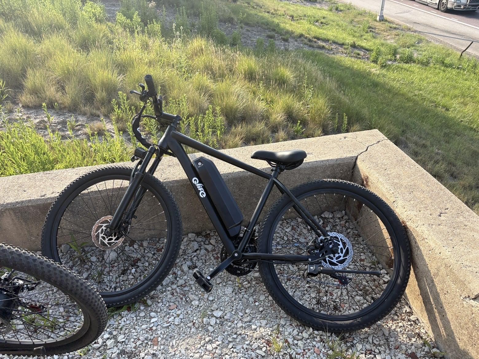Qlife Racer Electric Bike for Adults - 21-Speed Mountain Lightweight Ebike with Peak 1000W Brushless Motor,48V 375Wh Removable Battery,26X2.1 Tire Step Over E-MTB,Up to 40 Miles Range customer photo 2