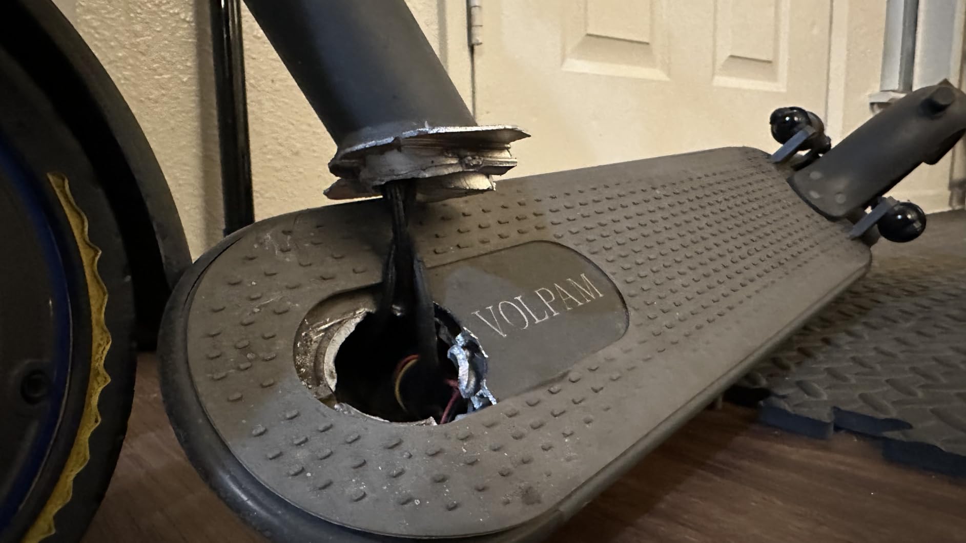 VOLPAM Electric Scooter, 500W/800W/1000W Motor, Long Range 21-28Miles customer photo 1